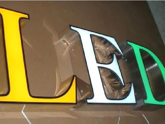 酉阳介绍LED招牌的基础知识。