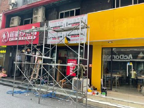 酉阳制作广告招牌如何避免它发黄？